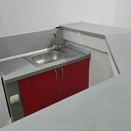 Empty Hall Space With Kitchen Bar & 2 Bathrooms - No Beds, No Bedrooms, No Hot Water, Not Suitable For Living Campeggio Kazanlŭk