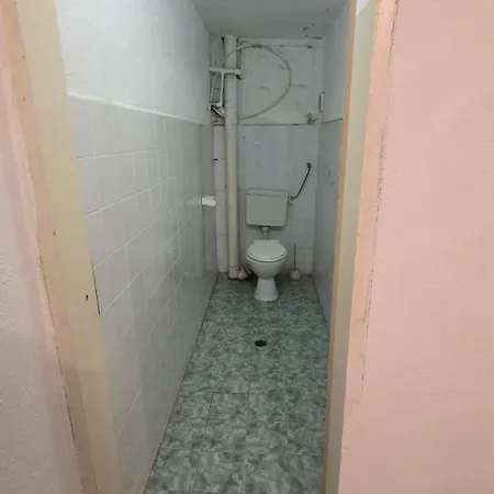 Empty Hall Space With Kitchen Bar & 2 Bathrooms - No Beds, No Bedrooms, No Hot Water, Not Suitable For Living Campeggio Kazanlŭk