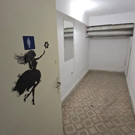 Party Hall Large Open Space With Couch - No Beds, No Bedrooms, No Water, No Shower, No Wc, No Ac, Not A Sleeping * Καζανλούκ
