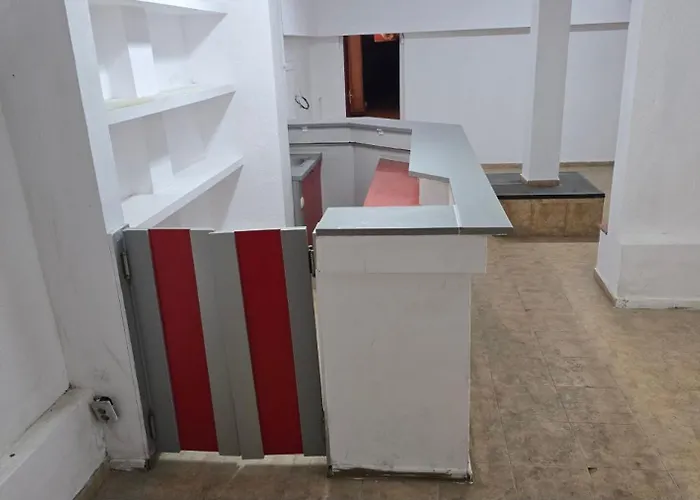 Empty Hall Space With Kitchen Bar & 2 Bathrooms - No Beds, No Bedrooms, No Hot Water, Not Suitable For Living Camping Kazanlŭk