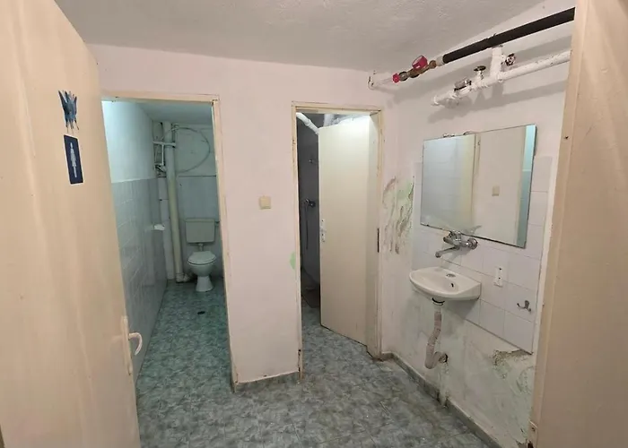 Empty Hall Space With Kitchen Bar & 2 Bathrooms - No Beds, No Bedrooms, No Hot Water, Not Suitable For Living Camping