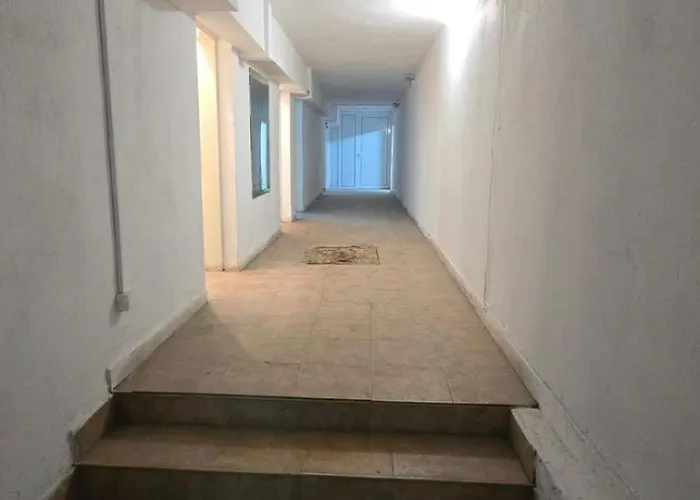 Empty Hall Space With Kitchen Bar & 2 Bathrooms - No Beds, No Bedrooms, No Hot Water, Not Suitable For Living Kazanlŭk